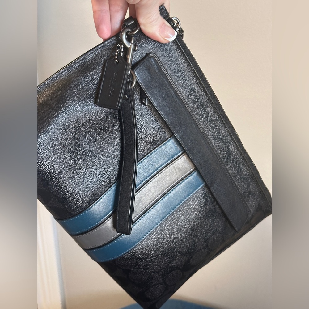 Coach clutch with gun metal hardware - Picture 10 of 10